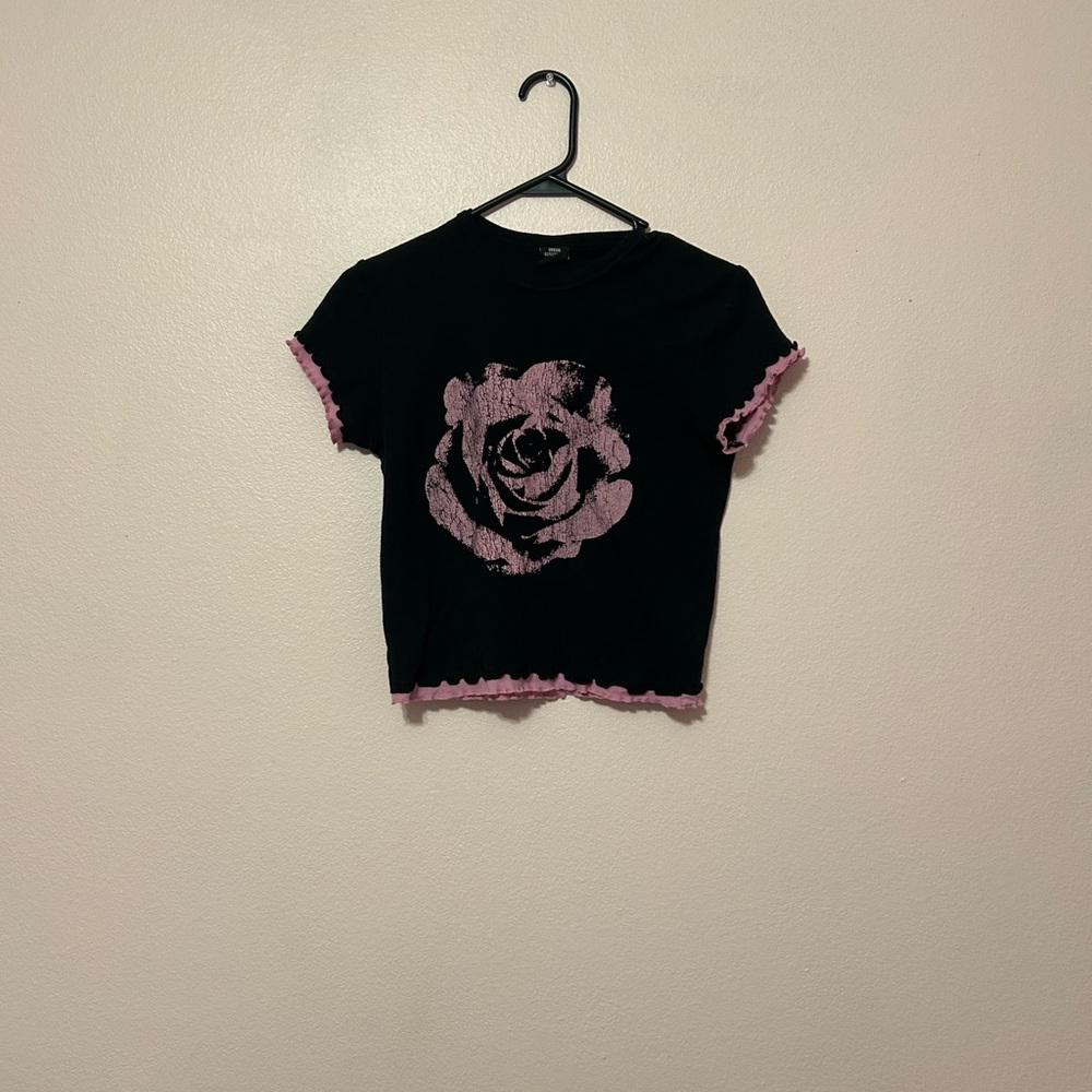 Black and Pink womans T-Shirt with Rose Design
